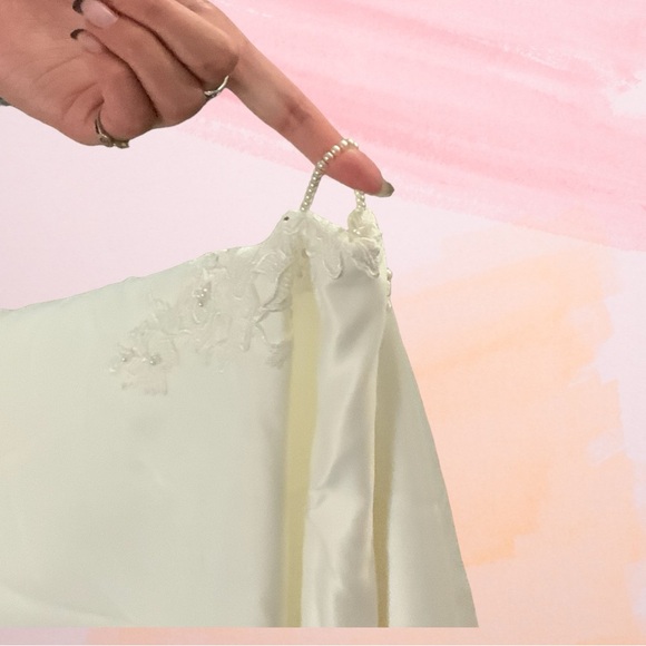 Beautiful Satin & Lace Soft White Wedding Dress with Catherdral Train Size 12 - Picture 6 of 11